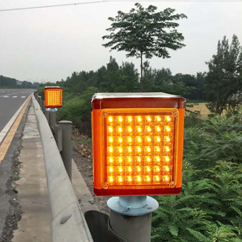 太陽(yáng)能防霧警示燈